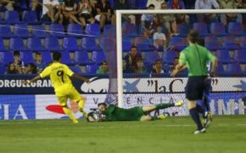 24/08/14 1ª Jornada Levante-Villarreal Parada de Jesús Fernández portero del Levante