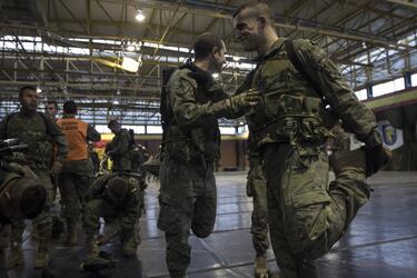 Los equipos se preparan en el Polideportivo de la Base Príncipe, allí esperarán la última charla técnica, realizarán diferentes ejercicios de estiramiento y serán revisados por los delegados para comprobar que todo esté en orden.