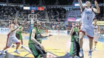 <b>INCISIVO. </b>Rakocevic prodigó con acierto las entradas a canasta.