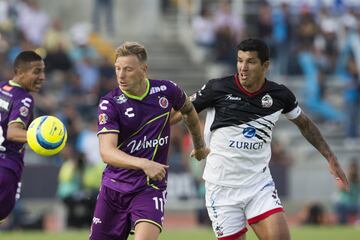 Después de la salida de Julio Furch de Veracruz, llegó el 'Polaco'. Rápido se adaptó al futbol mexicano y se volvió en un estandarte de la delantera del puerto.