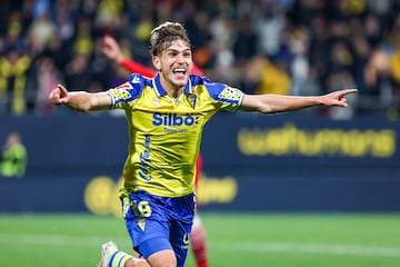 Jos Antonio de la Rosa celebrando su primer gol en Segunda Divisin.