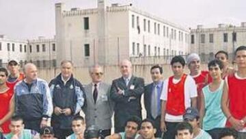 <b>QUIEREN SER COMO BECKHAM. </b>Chavales de todas las edades participan en el programa de integración en las cárceles creado por el Real Madrid.