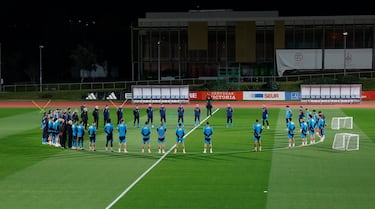 Minuto de silencio en memoria de Juan Antonio Ochotorena.