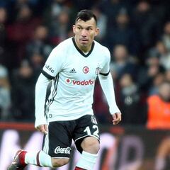 Gary Medel volvió a disputar minutos en derrota del Besiktas