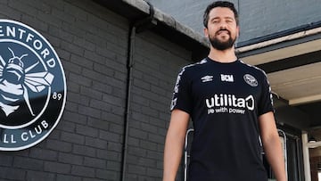 Bernardo Cueva, miembro del equipo técnico del Brentford, iría al Chelsea.