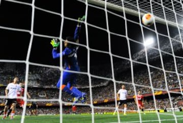 3-1. Mbia, en el 94', anota el gol que da el pase al Sevilla para la final.