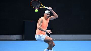 Rafa Nadal, durante su sesi&oacute;n de entrenamiento en el Open de Australia.