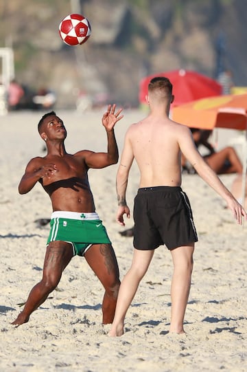 Vinicius disfruta de sus vacaciones en las playas de Río