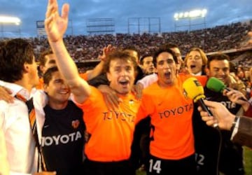 El ex jugador del Valencia y la afici¨®n siempre tendr¨¢n un gran recuerdo del gol que hizo en el S¨¢nchez Pizju¨¢n en la jornada 36 del curso 2003-04. Marc¨® el 0-1 en el minuto 12 de partido. Baraja puso la sentencia en el 89' y el Valencia se proclam¨® campe¨®n de Liga matem¨¢ticamente ese d¨ªa. El primer paso del doblete.