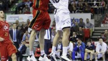 El CAI aplasta al Murcia y espera otra ayuda para jugar la Copa