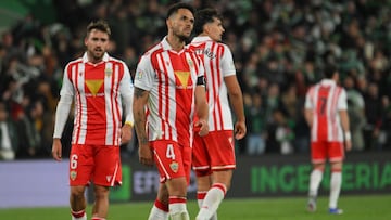 Caras largas en el Almería.