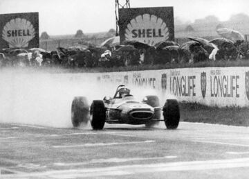 Desde hace mucho asociamos el GP de Canadá al circuito de Montreal, pero los más veteranos recordarán que antes de llegar a la segunda ciudad más poblada del país norteamericano se celebró en otros dos circuitos. Debutó en el Mundial en 1967 con Mosport Park, actualmente llamado Canadian Tire Motorsport Park, en Bowmanville (Ontario), donde se compitió hasta 1977 salvo dos años en los que se hizo en Mont-Tremblant (1968 y 1970). Esas fueron las dos únicas ediciones del trazado que ya llevó la F1 a Quebec, al norte de Montreal, hasta que se volvió a pisar la ciudad en 1978 con la llegada del circuito de la Isla de Notre-Dame.