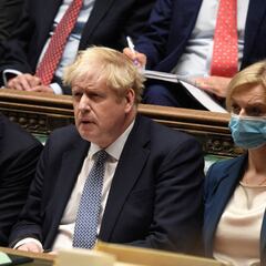 'Los vinos de los viernes', la tradición que puede sentenciar a Boris Johnson