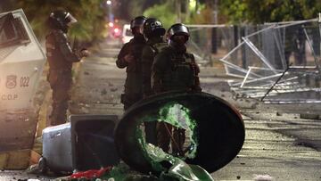 Santiago 10 de abril 2025.
Inciditentes entre hinchas de Colo Colo y Carabineros luego del partido de copa libertadores en el Estadio Monumental, luego de la muerte de dos hinchas previo al partido.
Jonnathan Oyarzun/Aton Chile