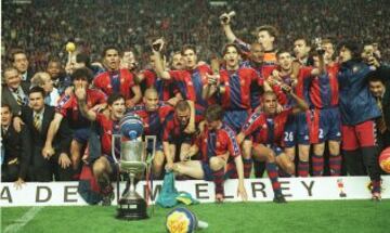 Copa del Rey 1997-1998. (29/04/98). Estadio de Mestalla. Barcelona-Mallorca. El Barça gano en la tanda de penaltis con el portero Hesp como gran protagonista. El encuentro acabó con empate, 1-1, con goles de Stankovic y Rivaldo. Doblete del conjunto culé, Liga y Copa, en el primer año de Louis Van Gaal.