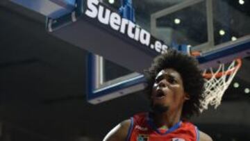 Lucas Nogueira.