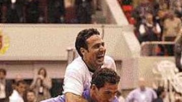 RESPONDIÓ. Álex Corretja respondió ante el reto que suponía conseguir el punto definitivo para España.