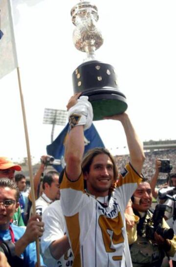 Los goles de Marioni fueron vitales para que los Pumas se coronaran campeones del Clausura 2004 en tanda de penales frente a las Chivas.