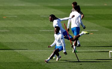 Vinicius y Camavinga durante el entrenamiento. 
 