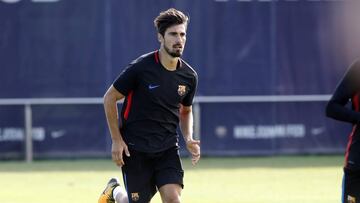 Entrenamiento de los titulares más André Gomes