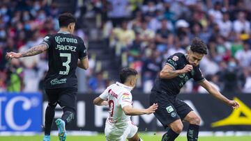   (L-R), Leonardo Fernandez of Toluca and Bruno Valdez of America during the game America vs Toluca, corresponding to day 11 of the Torneo Clausura Grita Mexico C22 of Liga BBVA MX, at Azteca Stadium, on March 20, 2022.

<br><br>

(I-D), Leonardo Fernandez de Toluca y Bruno Valdez de America durante el partido America vs Toluca, correspondiente a la jornada 11 del Torneo Clausura Grita Mexico C22 de la Liga BBVA MX, en el Estadio Azteca, el 20 de Marzo de 2022.