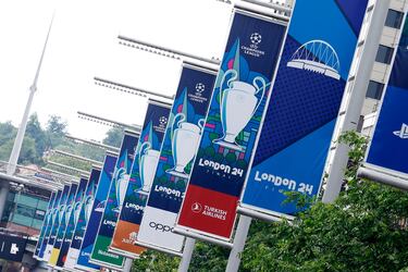 Desde Trafalgar Square hasta Regent Street, los dos grandes puntos de interés para aficionados y turistas, los escudos, banderas y pancartas del Real Madrid y Borussia de Dortmund adornan las calles londinenses.