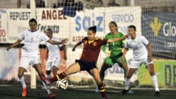 Vero Boquete, capitana de la Selección, este jueves rodeada de jugadoras de Nueva Zelanda.