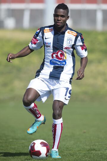 El atacante colombiano salió campeón de goleo en Tijuana y hoy viste la playera de Rayados de Monterrey siendo un titular recurrente. 