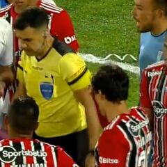 ¿Fue penal o no? Esta jugada golpeó a la UC y el árbitro no acudió al VAR