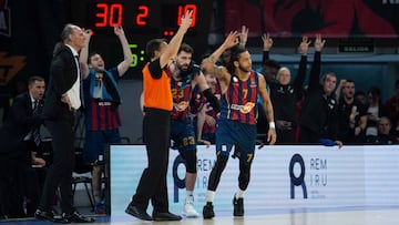El Baskonia renace: victoria 'in extremis' ante un vol¨¢til Bar?a