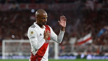 AME3359. BUENOS AIRES (ARGENTINA), 15/07/2023.- Nicolás de la Cruz de River reacciona hoy, durante un partido por la fecha 25 de la Liga Profesional entre los equipos de River Plate y Estudiantes de La Plata, en el estadio Monumental en Buenos Aires (Argentina). EFE/Juan Ignacio Roncoroni
