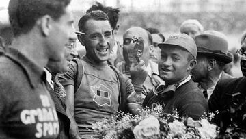 Sylvere Maes celebra su victoria en el Tour de Francia.