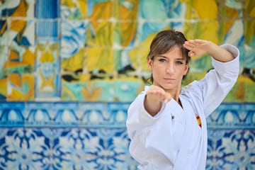 Juegos Olímpicos, Mundiales, Europeos, Juegos Mundiales… Ningún palo se dejó por tocar Sandra Sánchez, una leyenda del kárate que dijo adiós en julio en la competición profesional tras dominar el kata en todas las grandes citas internaciones. La talaverana se va a los 41 años con más de 60 medallas y el respeto de todo el mundo del deporte.