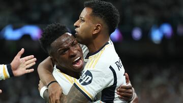 Vinicius celebra con Rodrygo el gol que este marcó a pase del primero en el Real Madrid-Manchester City de ida de cuartos de final de la Champions.