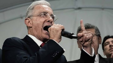 Álvaro Uribe Vélez, senador