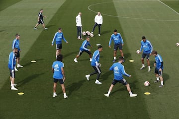 Los jugadores del Real Madrid, durante el entrenamiento en la Ciudad Deportiva de Valdebebas para preparar el partido de Liga frente al Leganés.