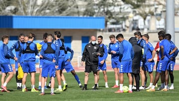 La plantilla del Alcorcón, durante un entrenamiento.