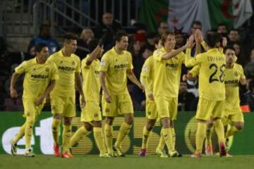 Barcelona-Villarreal. 1-1. Musacchio celebra con sus compañeros el gol del empate.