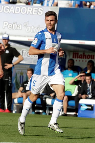 Otro de los héroes del Leganés más reciente. Fue el primer fichaje de Asier Garitano en el Leganés y de su mano blindó la medular para ascender primero a Segunda (en el retorno marcó el primer gol blanquiazul) y después a Primera. Se despidió del equipo en 2017 tras tres temporadas de leyenda. De blanquiazul disputó 108 partidos. 
