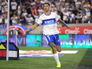 Futbol, Universidad Catolica vs Coquimbo Unido
Fecha 4, Liga de Primera 2026.
El jugador de Universidad Catolica Fernando Zampedri, centro, celebra un gol contra Coquimbo Unido durante un partido de primera disputado en el estadio Claro Arena en Santiago, Chile.
21/02/2026
Felipe Zanca/Photosport
Football, Universidad Catolica vs Coquimbo Unido
4tst turn, 2026 First division league.
Universidad CatolicaÕs player Fernando Zampedri, center, celebrates against Coquimbo Unido during a first division match at the Claro Arena stadium in Santiago, Chile.
21/02/2026
Felipe Zanca/Photosport