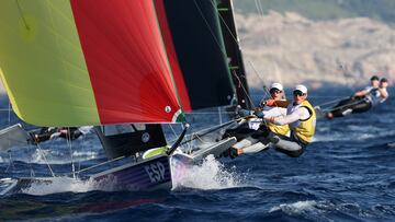 Marseille (France), 31/07/2024.- Diego Botin Le Chever and Florian Trittel Paul of Spain in action on their 49er FX skiff during the Men's Skiff 12th race of the Sailing competitions in the Paris 2024 Olympic Games, in Marseille, France, 31 July 2024. (Francia, España, Marsella) EFE/EPA/OLIVIER HOSLET