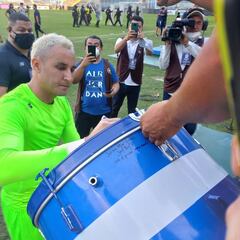 Keylor Navas deja mensaje de inspiración para niños salvadoreños