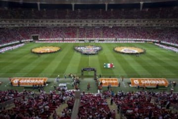 Guadalajara y Monarcas disputaron el título copero de la Liga MX y los aficionados mostraron el colorido en las tribunas. ¡Mucho amor!