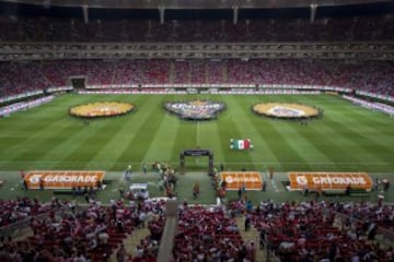 Guadalajara y Monarcas disputaron el título copero de la Liga MX y los aficionados mostraron el colorido en las tribunas. ¡Mucho amor!