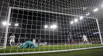 2-0. Karim Benzema marcó el segundo gol.