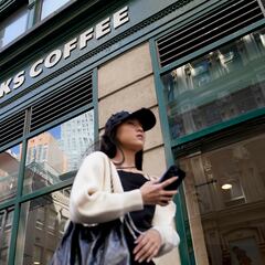 Starbucks plans by 2030: more than 55,000 stores and increased wages