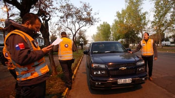 Santiago, 2 de Mayo 2023.
El ministro de Transportes y Telecomunicaciones junto con el seremiTT RM, jefe del Programa Nacional de Fiscalización y la jefa de Zona Tránsito, Carreteras y Seguridad Vial de Carabineros, realizan fiscalización en la primera jornada de restricción vehicular permanente del periodo 2023.
Jonnathan Oyarzun/ Aton Chile