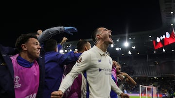 Soccer Football - UEFA Europa League - RB Salzburg v FC Porto - Red Bull Arena Salzburg, Salzburg, Austria - September 25, 2025 FC Porto's Deniz Gul celebrates after William Gomes scores their first goal REUTERS/Gintare Karpaviciute