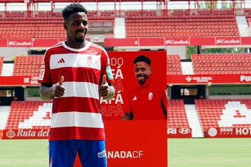 09-08 Presentacion de Wilson Manafa como nuevo jugador del Granada CF. 