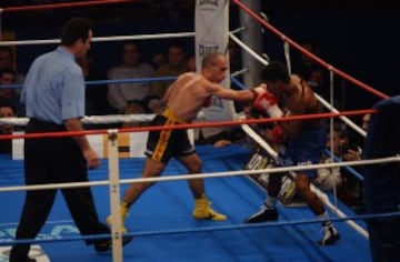 23 de noviembre de 2002. Palacio Municipal de los Deportes de León. Jorge Mata vence a Jairo "El Fabuloso" Arango por decisión unánime a los puntos y consigue el título mundial del peso mínimo de la WBO.